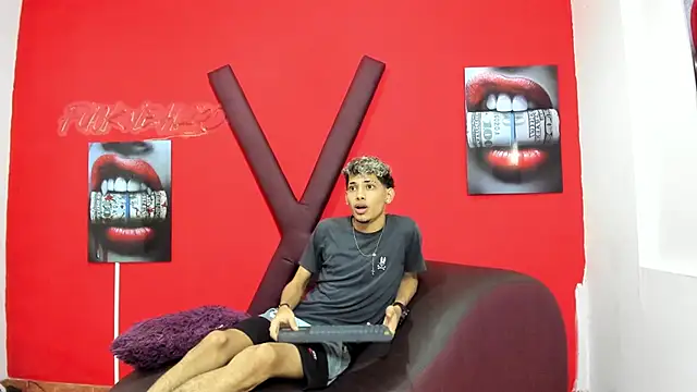 IMPERIAL_HOT Show in webcam