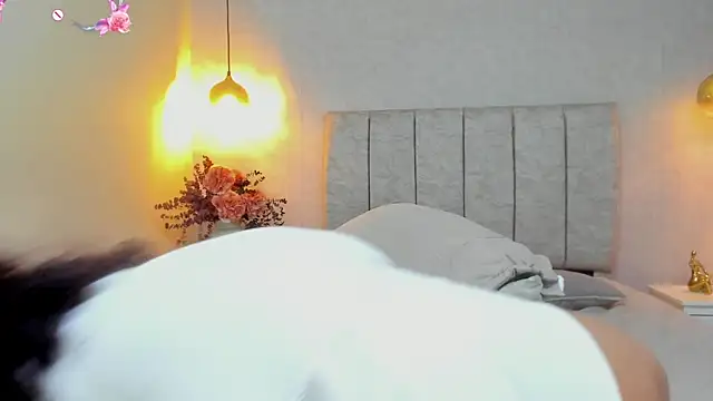 zara_milf Adlı Modelin Canlı XXX Sohbeti