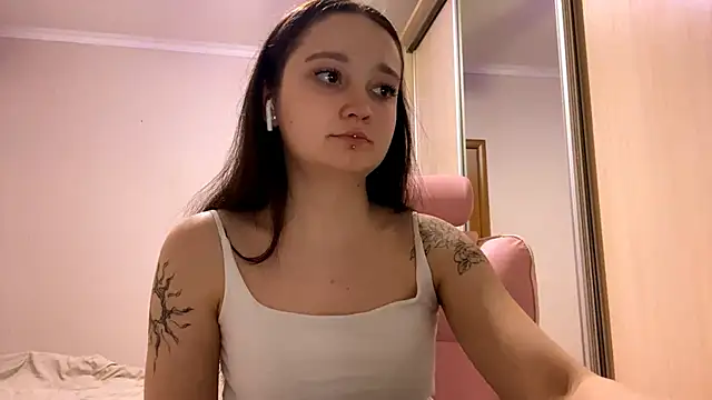 TrulaPhay: διαδικτυακό σόου στην κάμερα