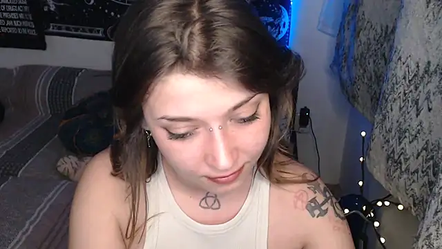 AlienforTwentyn Live XXX chat