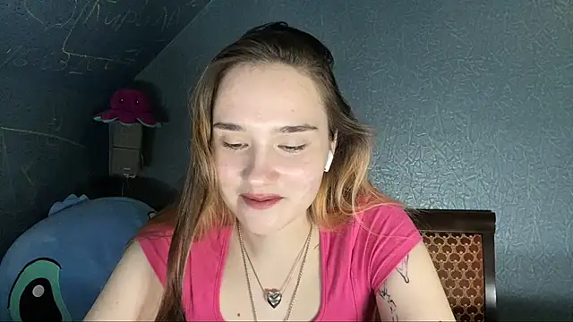 CarmelaLiebherr Adlı Modelin Canlı XXX Sohbeti