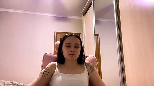 TrulaPhay Adlı Modelin Canlı XXX Sohbeti