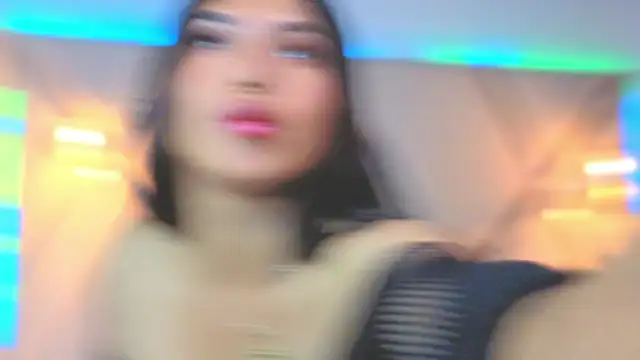 MeelFox Adlı Modelin Canlı XXX Sohbeti