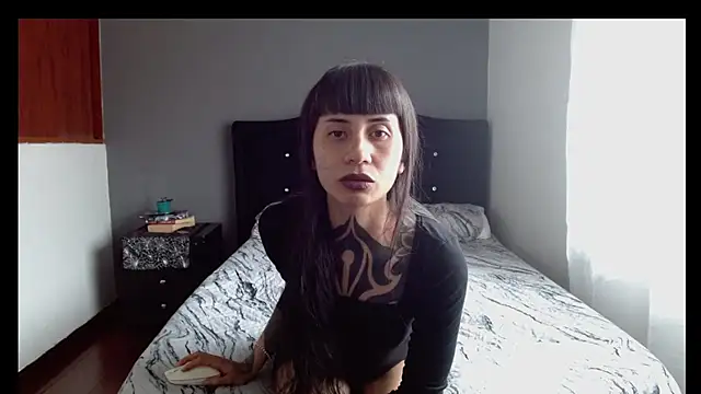 Chatroom XXX en direct de Emilia_1995