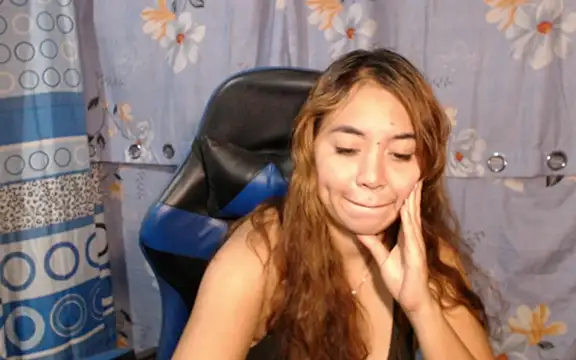 urlover_mae26 Chat XXX in diretta