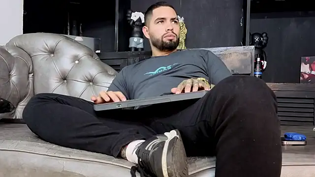 matteosantos' Live XXX Chat