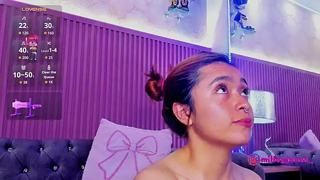 MilleyJones Chat XXX live