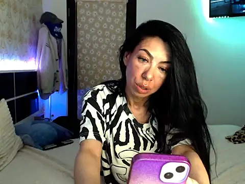 Amiaax Chat XXX live