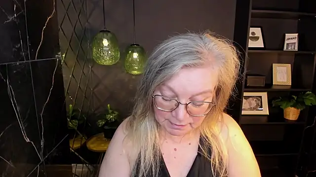 NataliMellow Adlı Modelin Canlı XXX Sohbeti