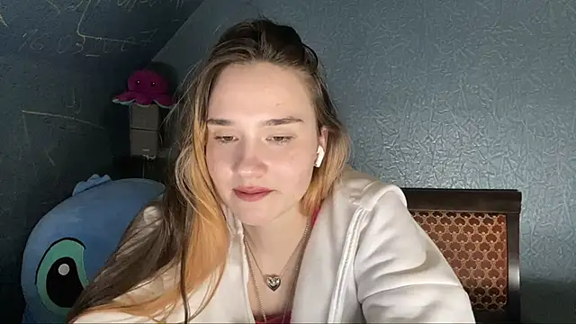 CarmelaLiebherr Adlı Modelin Canlı XXX Sohbeti