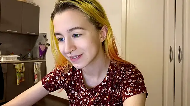 EmilyHein Adlı Modelin Canlı XXX Sohbeti