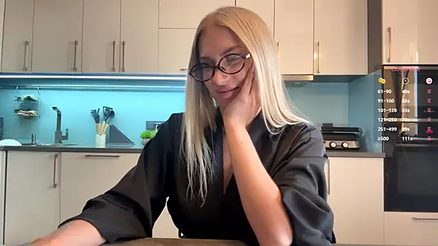 SoftnessMila's Live XXX Chat