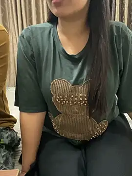 vickyandtania: διαδικτυακό σόου στην κάμερα