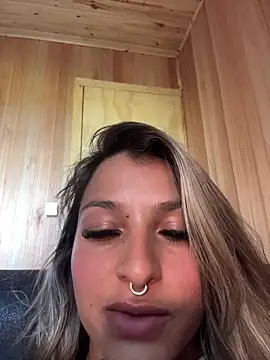 AliceStone19: απευθείας συνομιλία ΧΧΧ