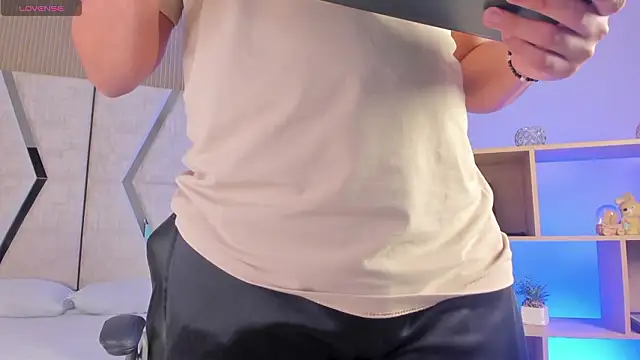 Axel_grey_: διαδικτυακό σόου στην κάμερα