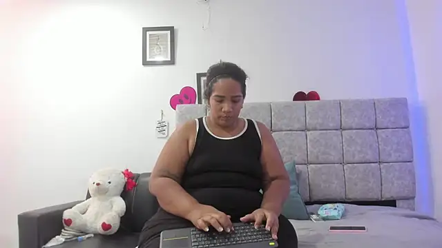 Chatroom XXX en direct de mariana_villa72