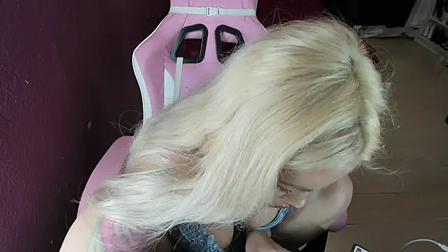 Lika8234 Show in webcam