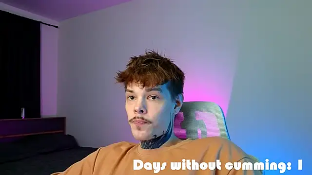 Show modela DENIS_HERE na web-kameri