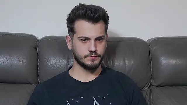 Chatroom XXX en direct de CrazyDom1