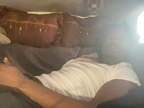 SlimeCrownzOut5 élő XXX-chatje