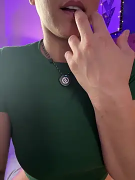 XXX chat uživo modela mahia_queen