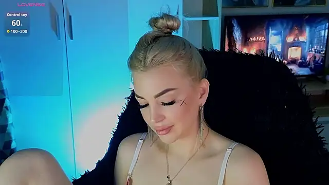 MilanaOmg 现场XXX聊天