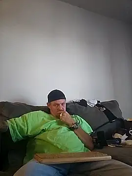 yourMasterisBored Show in webcam