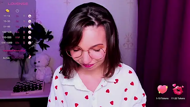 Chat XXX en directo de KindHazelHere_