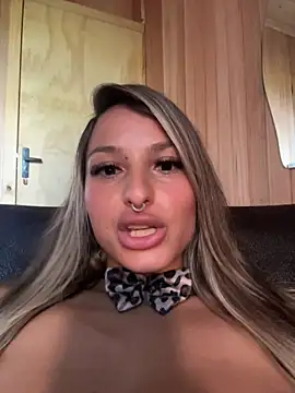 AliceStone19's Live XXX Chat