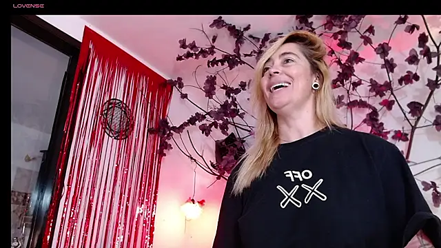 Czat XXX na żywo – Sara_Valkyri