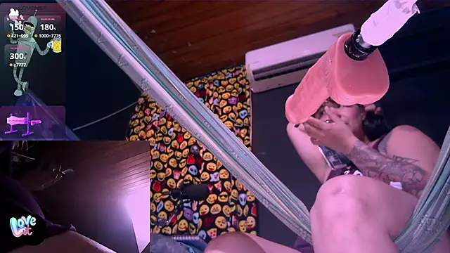 Nicolle_waterfalls' Live XXX Chat