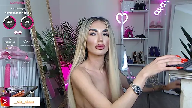 ArianaAriannaのライブXXXチャット