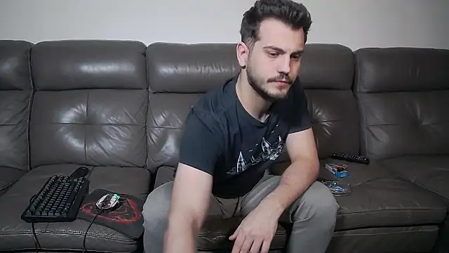 CrazyDom1 élő XXX-chatje