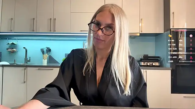 SoftnessMila élő XXX-chatje