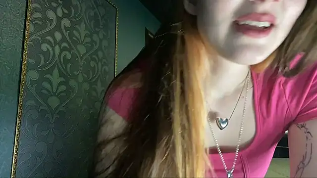 CarmelaLiebherr Adlı Modelin Canlı XXX Sohbeti