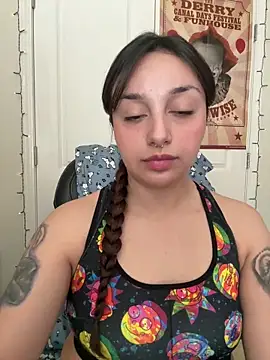 Онлайн чат XXX CharmingMaddie