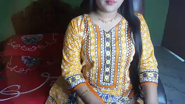 BengaliQueenStar Adlı Modelin Canlı XXX Sohbeti