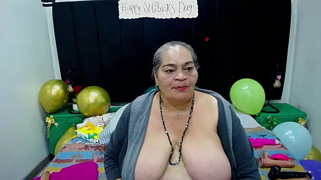 Chatroom XXX en direct de QueenMatturex