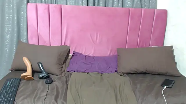 BustyBmw Adlı Modelin Canlı XXX Sohbeti