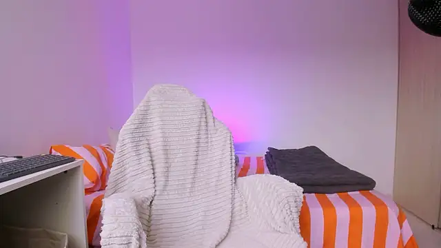 susy_angel Adlı Modelin Canlı XXX Sohbeti