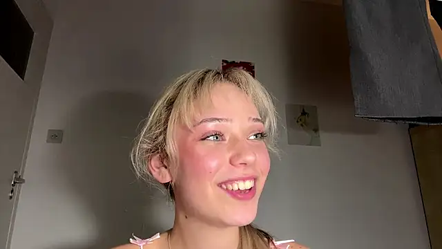 SourMidday Adlı Modelin Canlı XXX Sohbeti