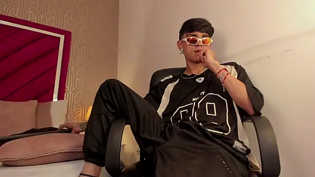 Show modela Dominic_Foxx na web-kameri