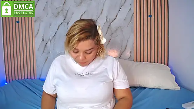 CasieBigtits' Live XXX Chat