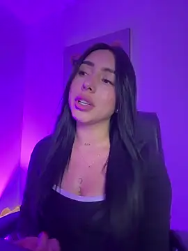 isabella_jade Adlı Modelin Canlı XXX Sohbeti