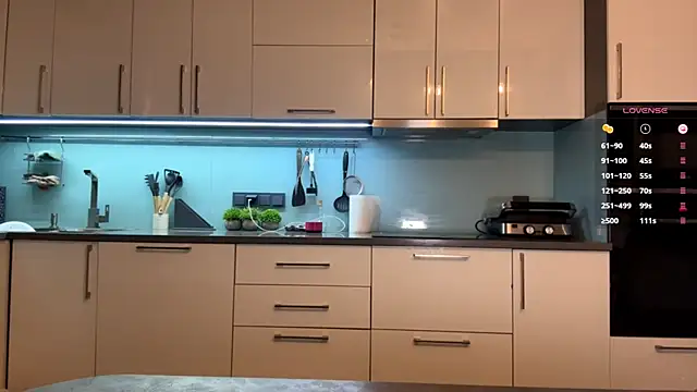 SoftnessMila's Live XXX Chat