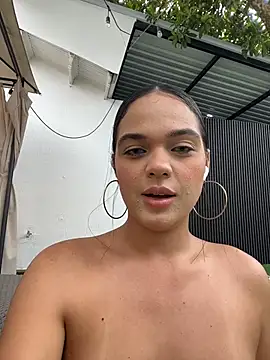 دردشة Bella-Ferrer الجنسية المباشرة