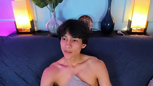 Cheys_Mast লাইভ XXX চ্যাট