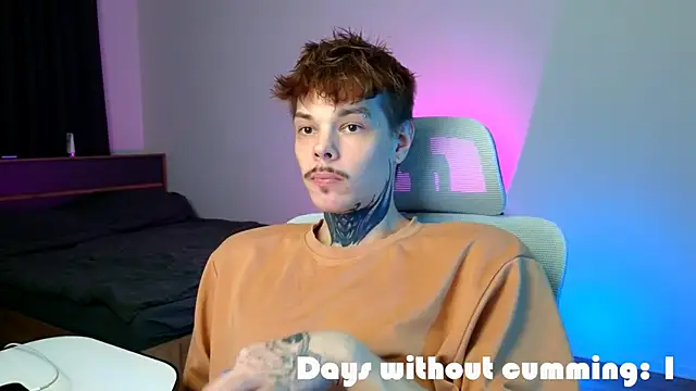 Show modela DENIS_HERE na web-kameri