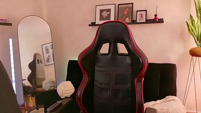 แชท XXX สดของ EmmyEvans1