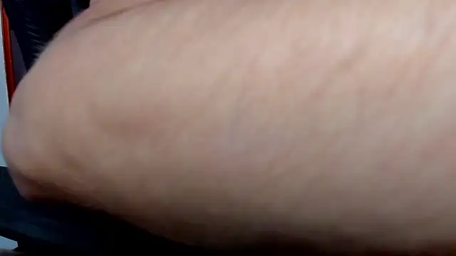 Tommy_Bred: διαδικτυακό σόου στην κάμερα